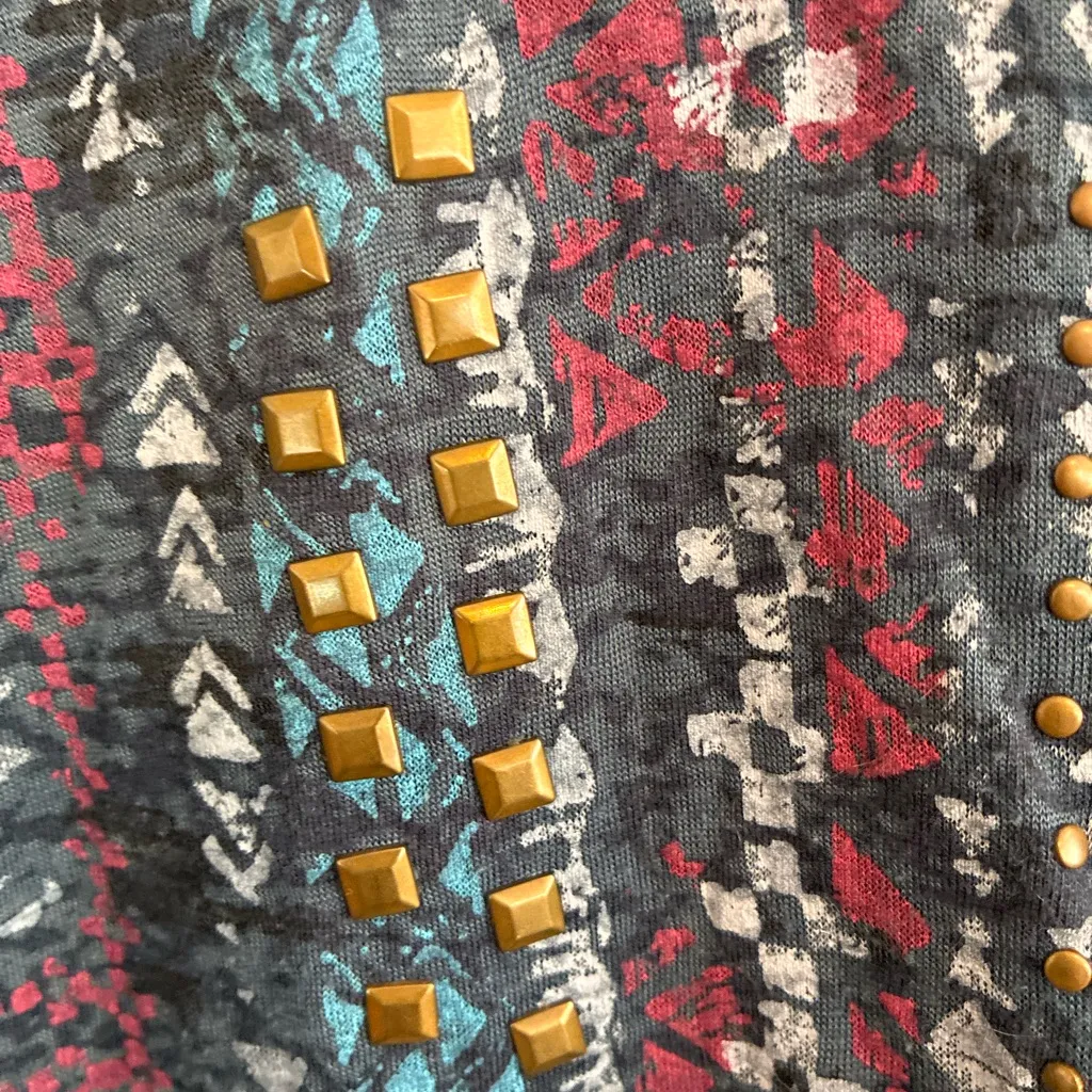 NWOT Papaya Navy and Multicolor Short Sleeve Top With Gold Geometric Accentd - Image 4