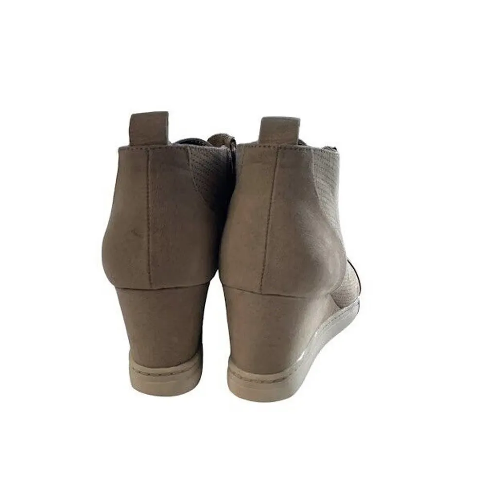 A New Day Side Zip Tan Wedge Heel Faux Suede Vegan Sneakers Womens Size 9.5 - Image 7