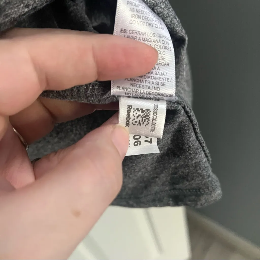 Reebok women's hoodie gray with purple accent - Image 6