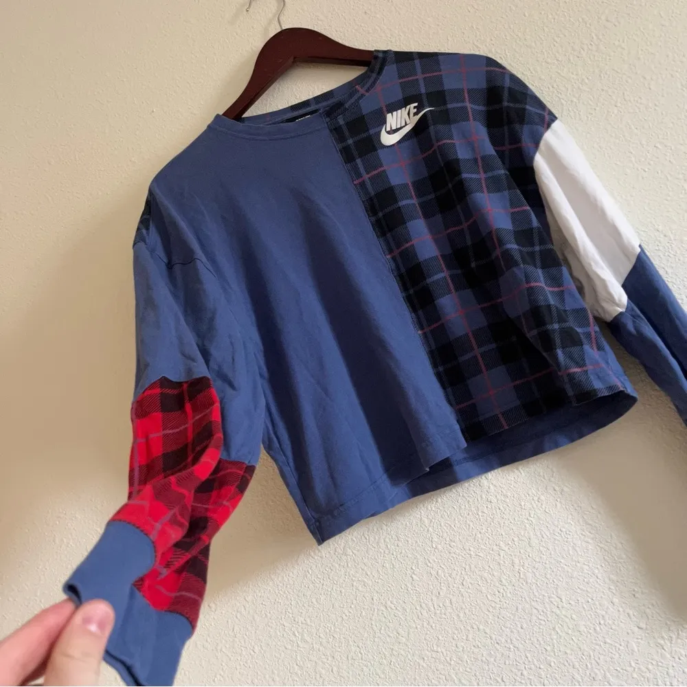 Women's NIKE Blue Red Patchwork/Color Block Cropped Long Sleeve T Shirt Size XS - Image 5