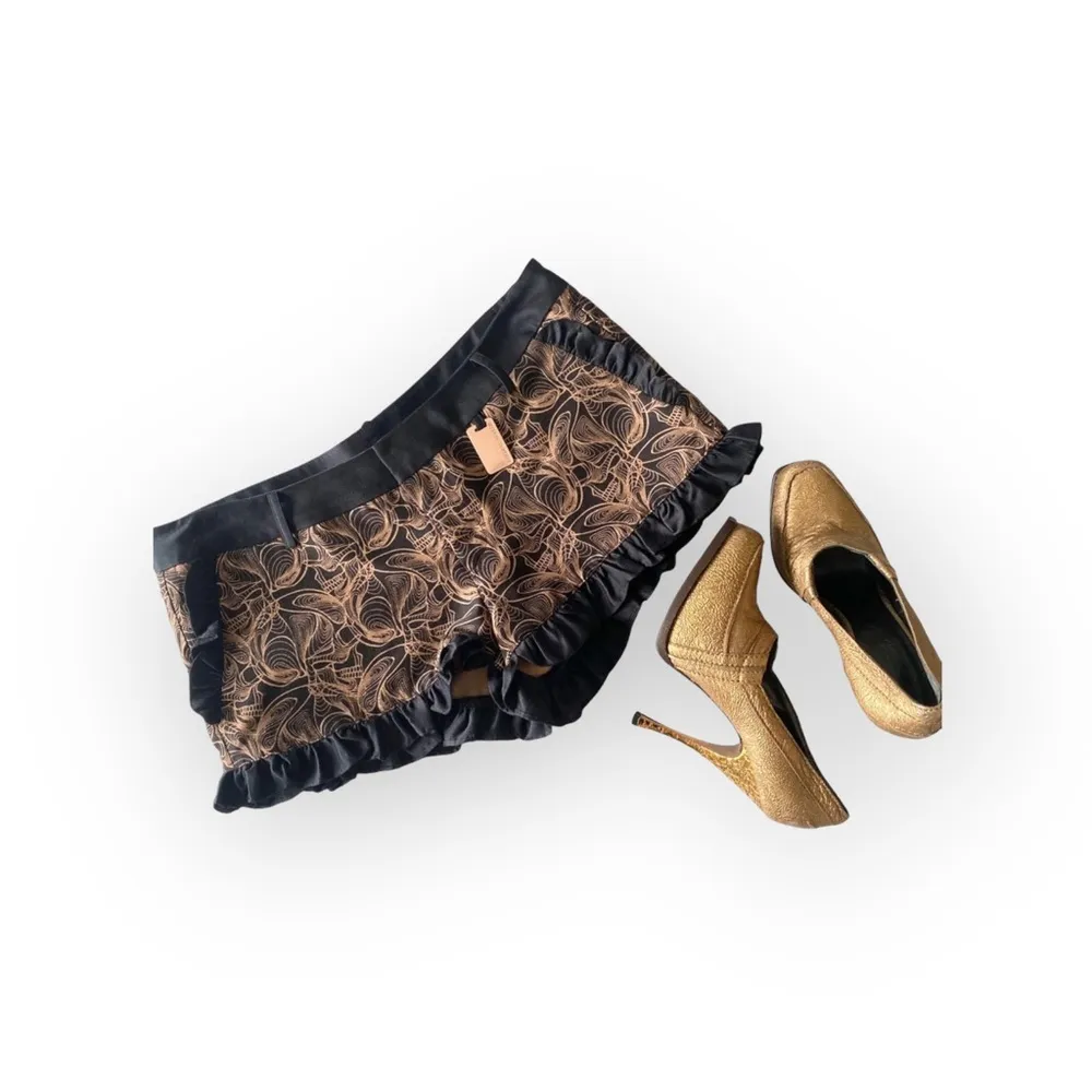 new Thomas Wylde ☀︎︎ Naughty Short ☀︎︎ Ruffled Shorts ☀︎ Black Rose Gold Print 4 - Image 4