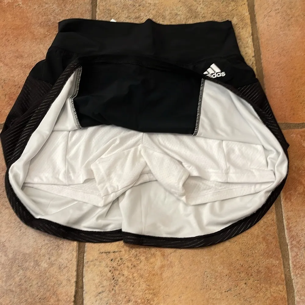 Adidas  golf skort new with tags size xs - Image 6