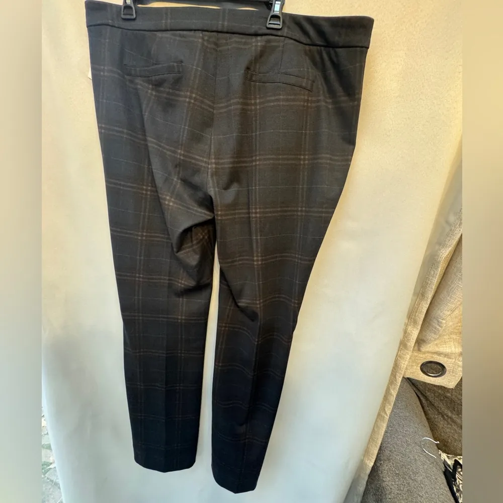 NWT NYDJ Slacks with lift tuck for tummy control. Size 18 Navy and Black Plaid - Image 7