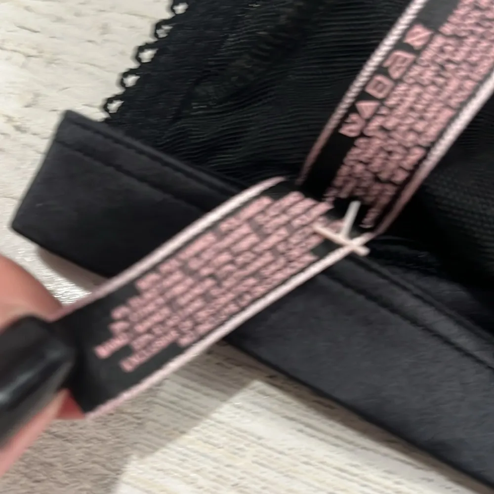 Victoria’s Secret Sparkle Bra Size Small - Image 5