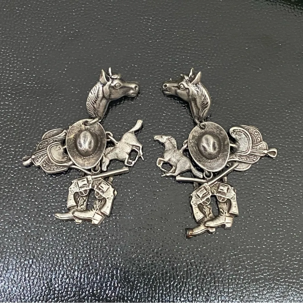 Unique Vintage Pewter Western Horse Saddle Cowboy Hat Boots Gun Charms Earrings - Image 4