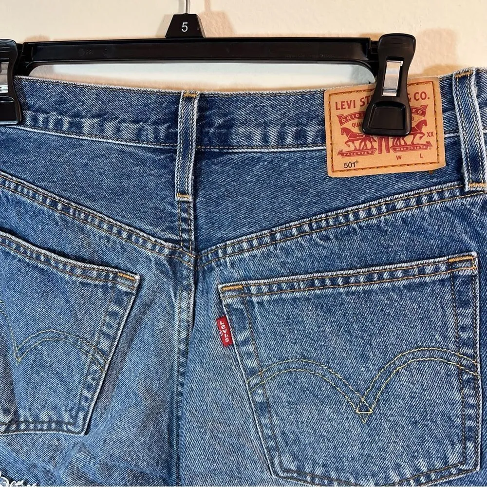 ✨ Levi’s Women’s 501 Distressed Shorts 27 - Image 6