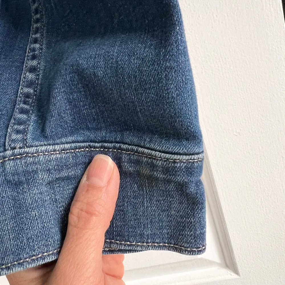 Levi's Cropped Denim Jacket with Red and white embroidered Detail   Size L - Image 6