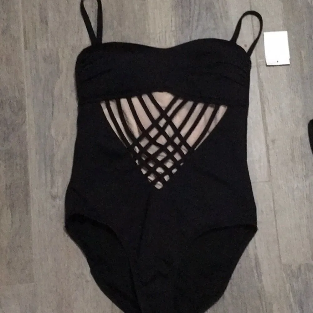 New Kenneth Cole swimsuit - Image 3