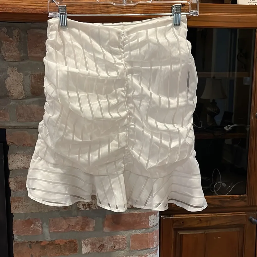 Fun flirty white skirt - Image 2