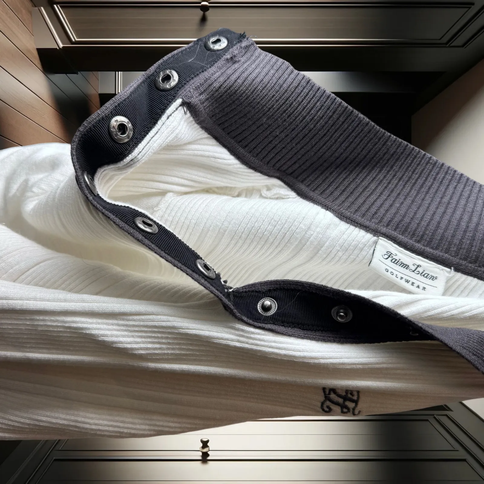 ⛳ Elegant Women’s Knitted Golf Top – Contrast Collar Long Sleeve in White & Gray - Image 5