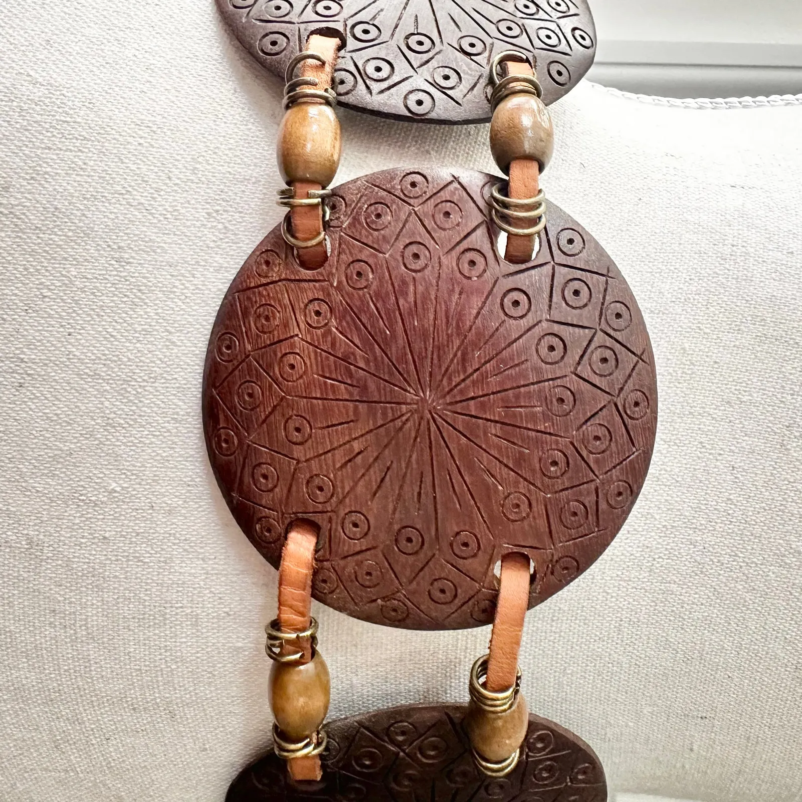 Vintage Unmarked Leather Double Strap Wooden Carved Medallion Disc Waist Belt OS Brown - Image 2