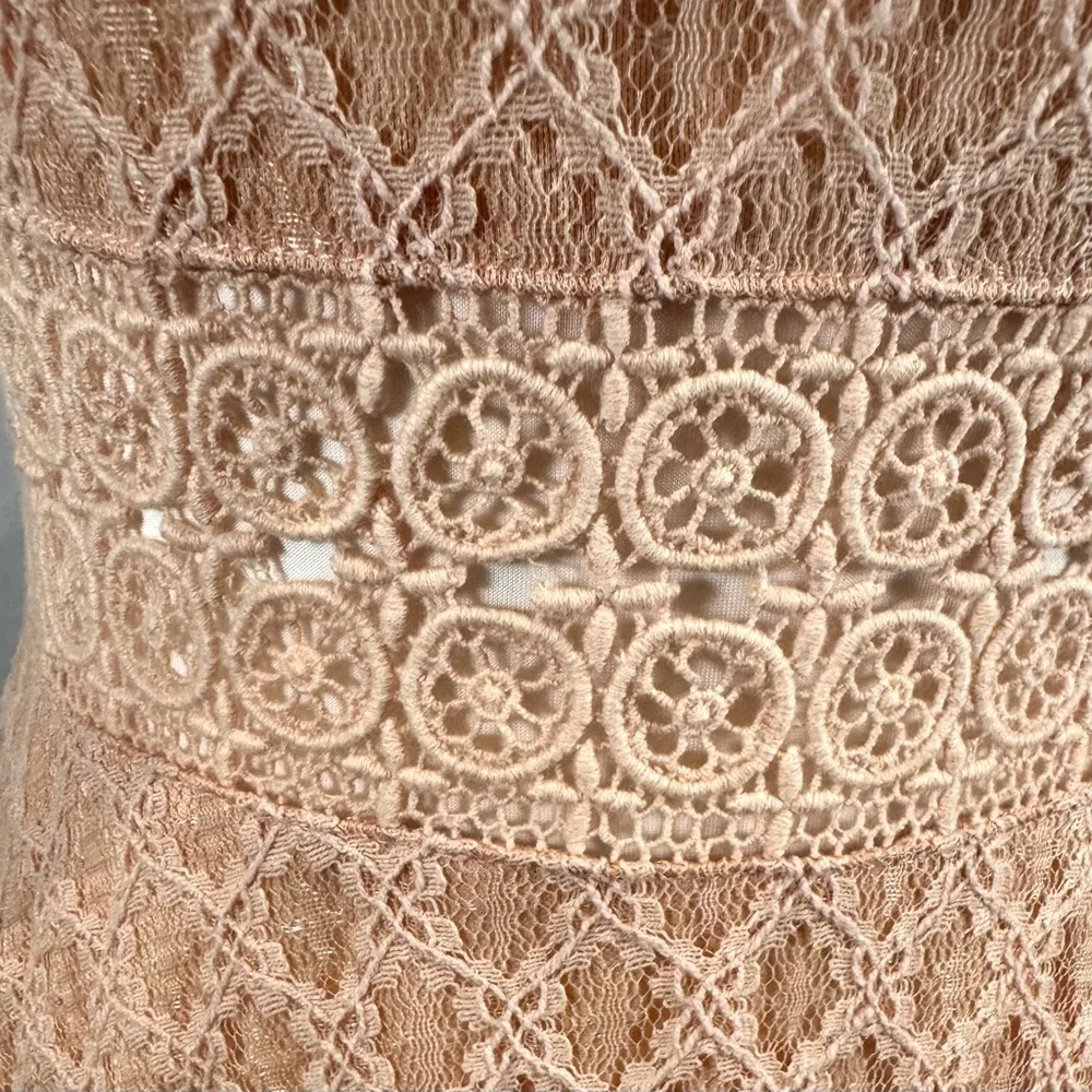 Beautiful peach blush lace dress with see through waist and back size small - Image 3