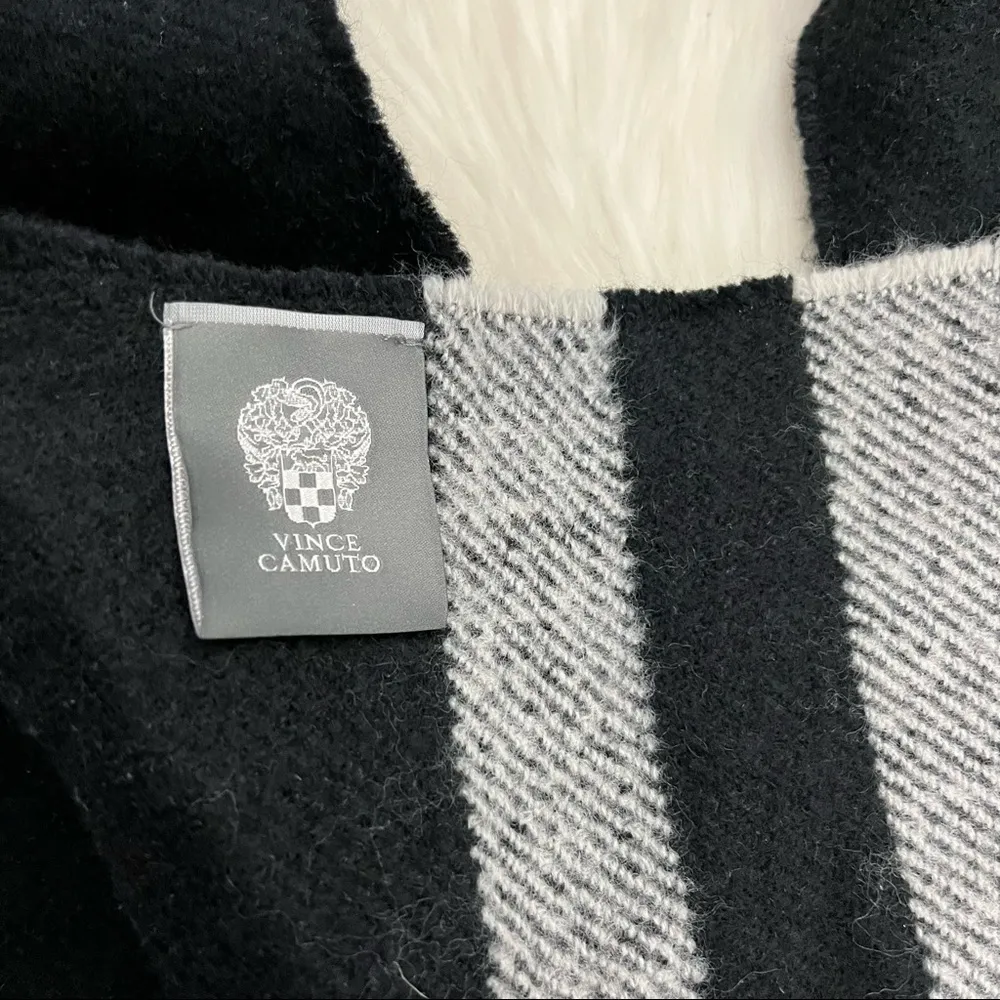 Vince Camuto Black and Gray fur fringe scarf - Image 4