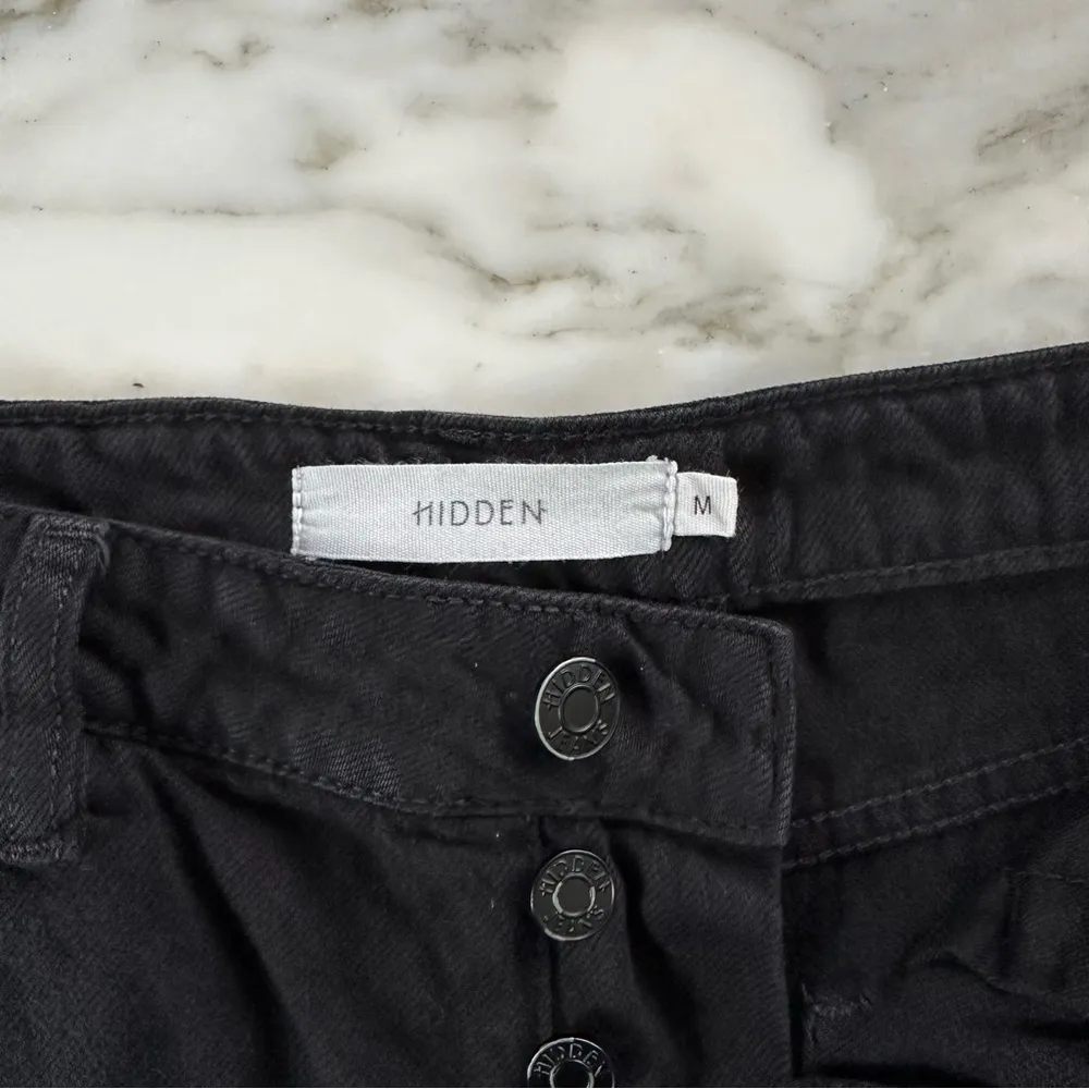 Hidden Jeans Pixie High Rise Distressed Denim Shorts • Sz M - Image 10