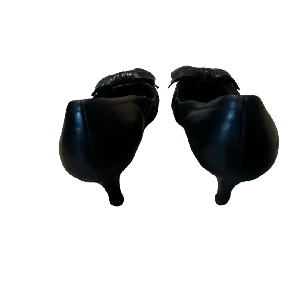 Prada Black Leather Bow Front Ruched Side Detail Classic Closet Staple 7 Pumps. - Image 5