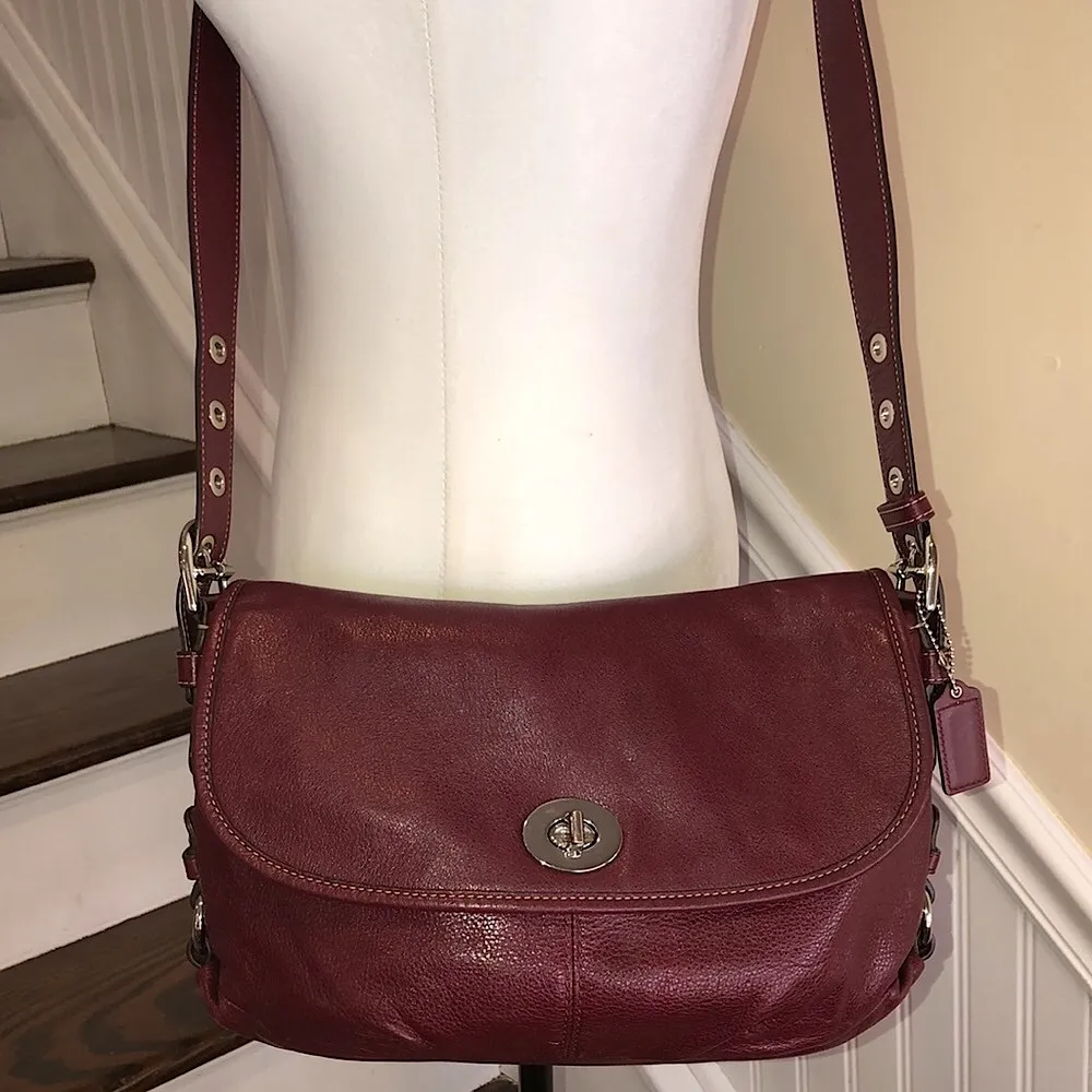 Vintage Legacy Wine Red Turn Lock Tumbled Leather Crossbody Shoulder Bag - Image 16