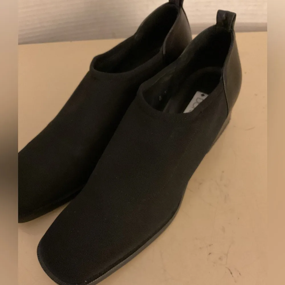 Donald J. Pliner women black canvas leather heel shoes Size 6 Narrow - Image 3