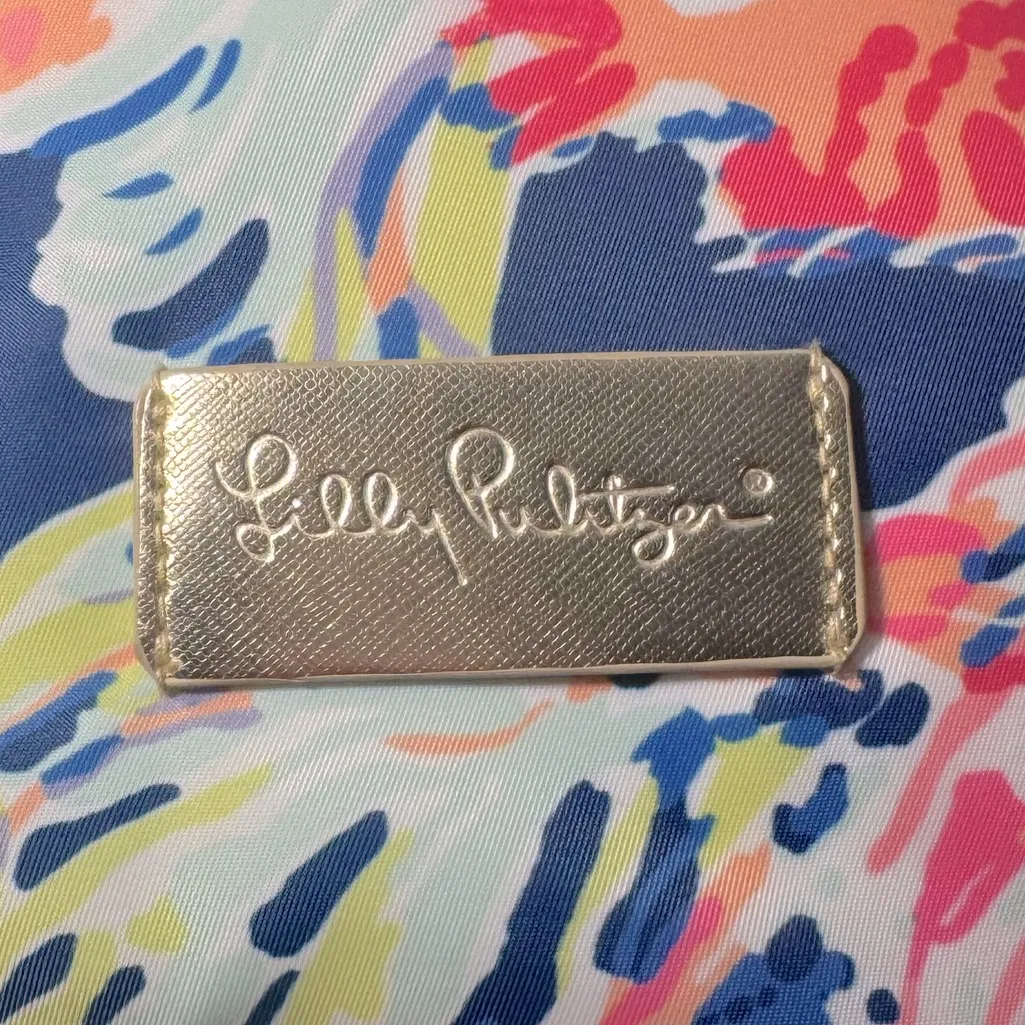Lilly Pulitzer large travel bag with gold accents- like new - Image 5