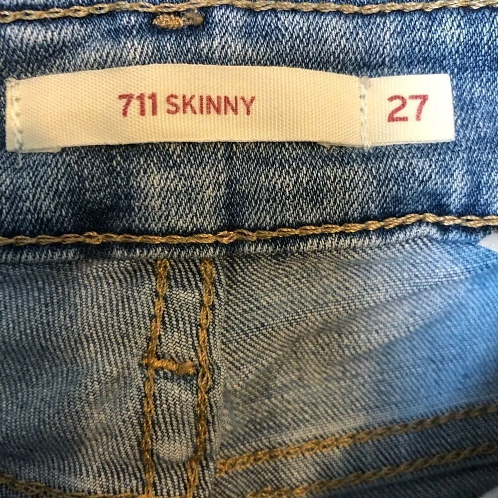 Levi skinny 711 size 27 - Image 4
