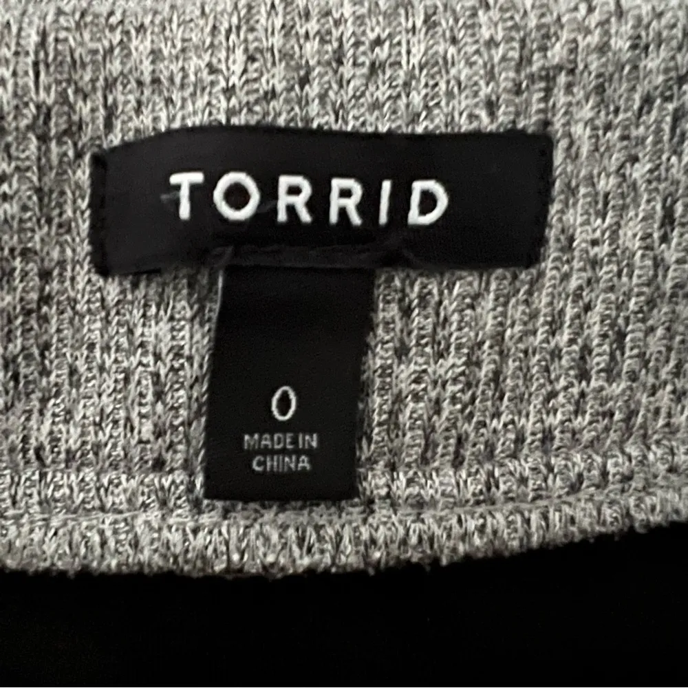 Torrid Grey Ribbed Front Slit Pencil Skirt Size 0X Large Business Casual Bodycon - Image 5