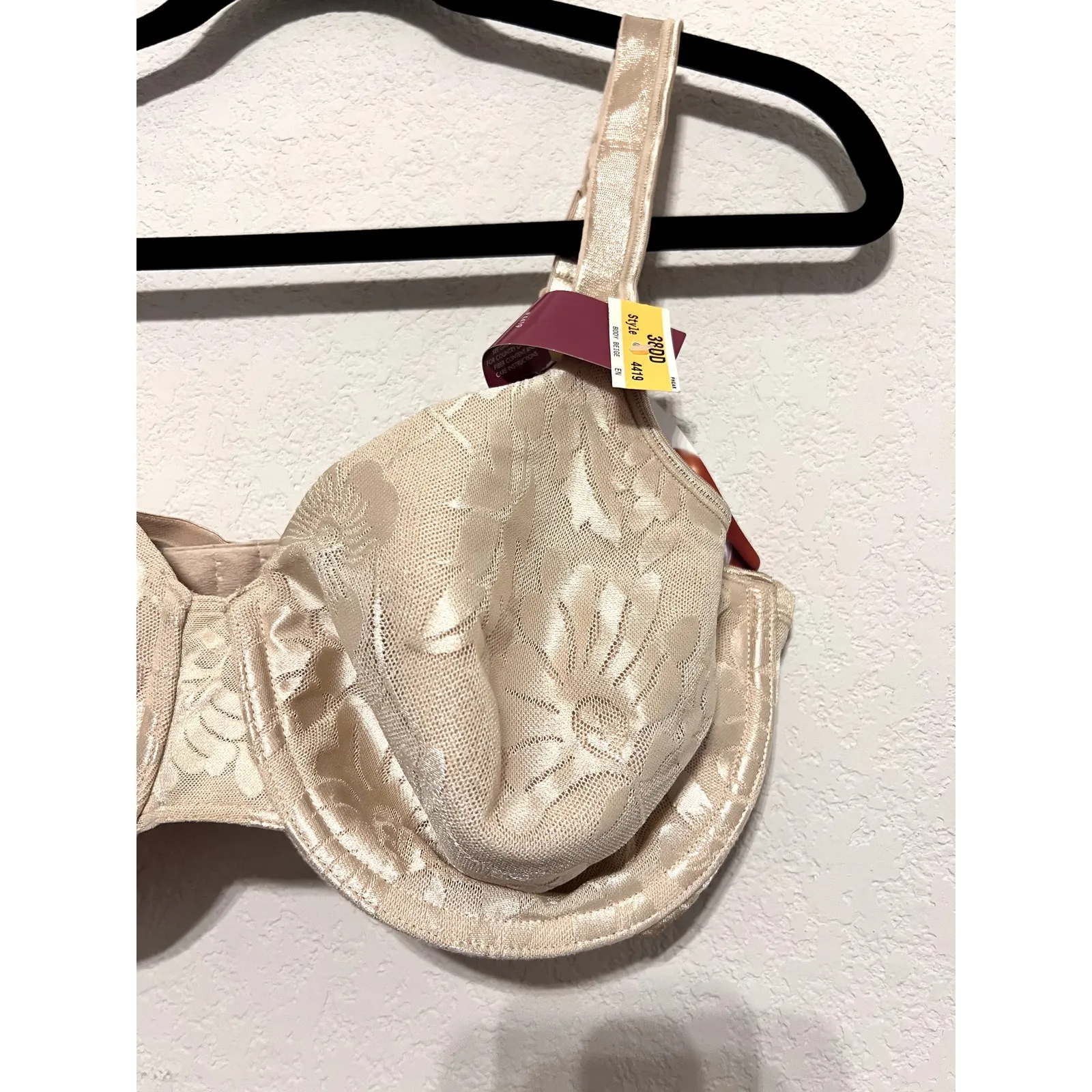 NWT:  Playtex Secrets Seamless Shaping Underwire Bra - Image 2