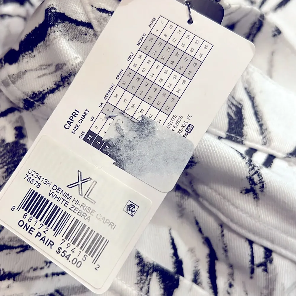 NEW HUE High Rise Denim Capri White Zebra Pants Size XL, Retail $54 - Image 4