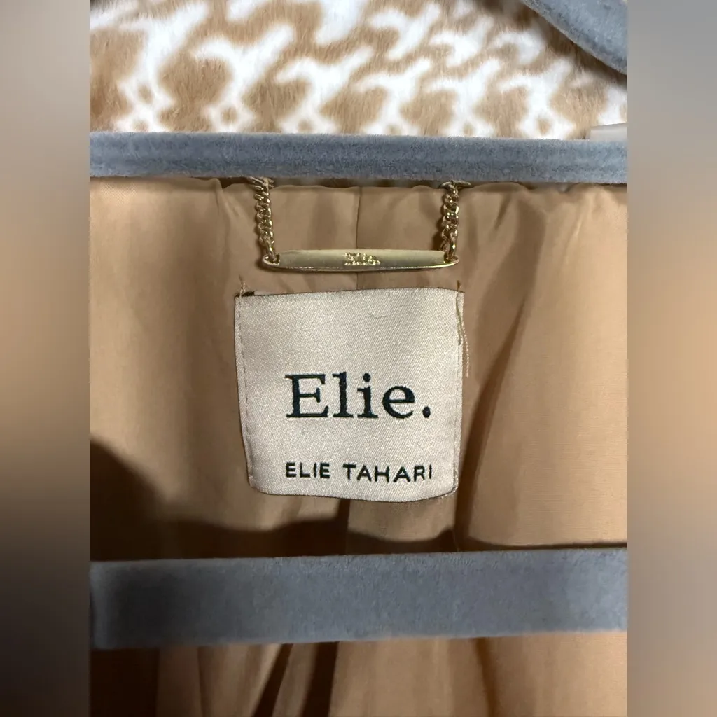 Elie Tahari Tan and White Houndstooth Faux Fur Double Breasted Jacket L - Image 6