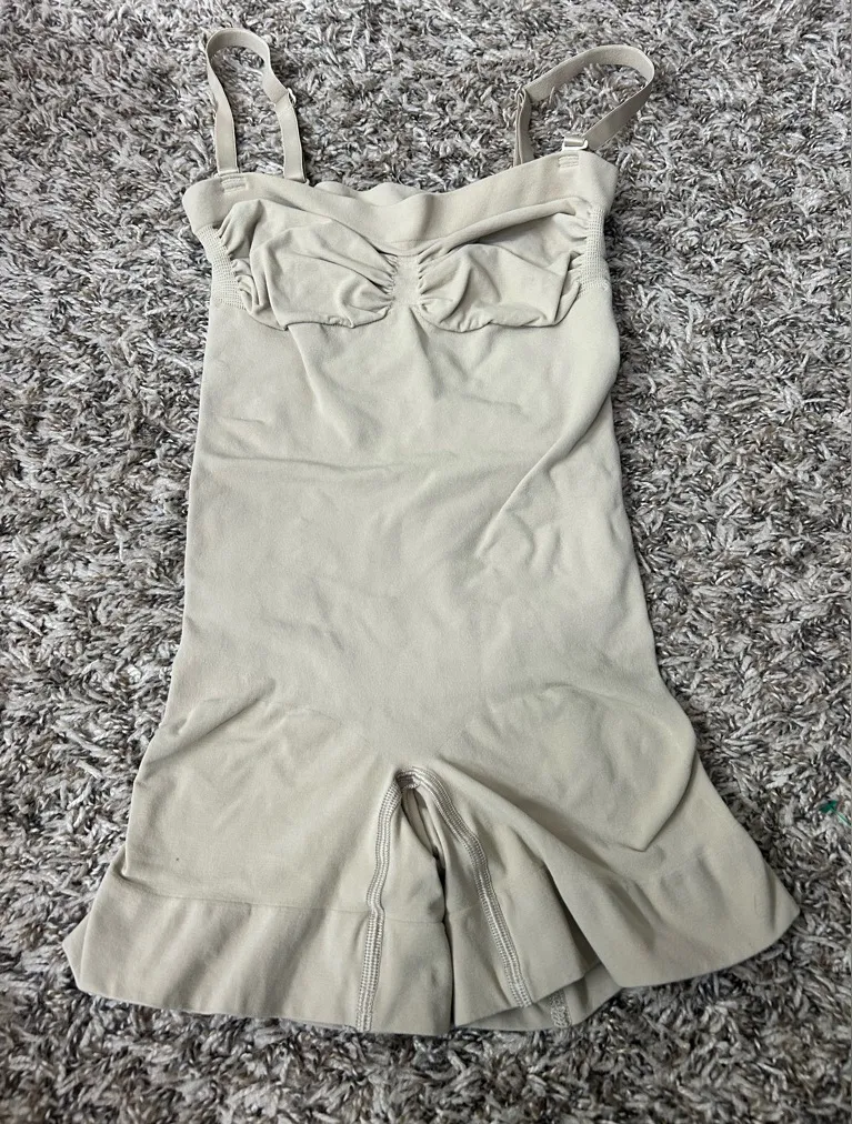 Skims Seamless Sculpt Strapless Shortie Bodysuit Sz M With Straps Tan Size M - Image 1
