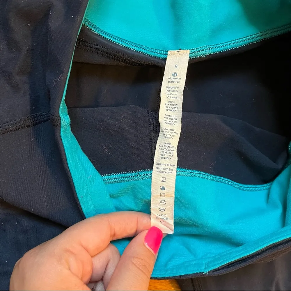 Lululemon navy blue crop leggings size 8 - Image 2