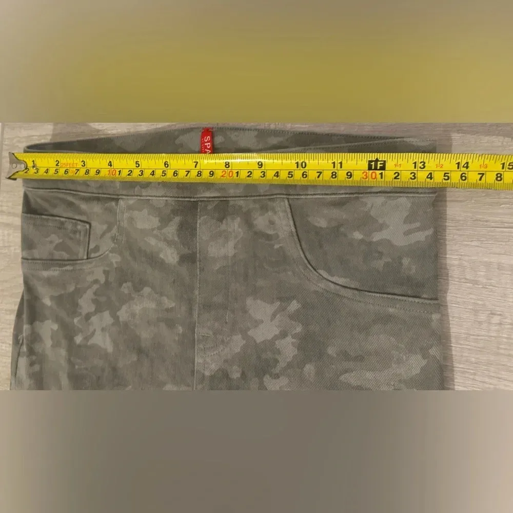 Spanx Jean-ish Ankle Leggings Stone Wash Camo Pull On Stretch Pants Size Medium - Image 4