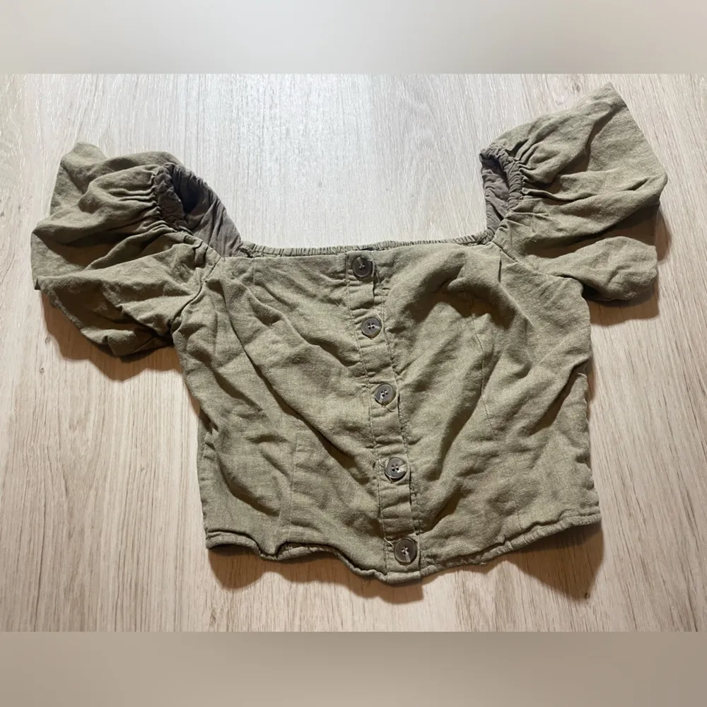 ILLA ILLA and Fashion Now Set of‎ Medium Crop Tops - Image 2