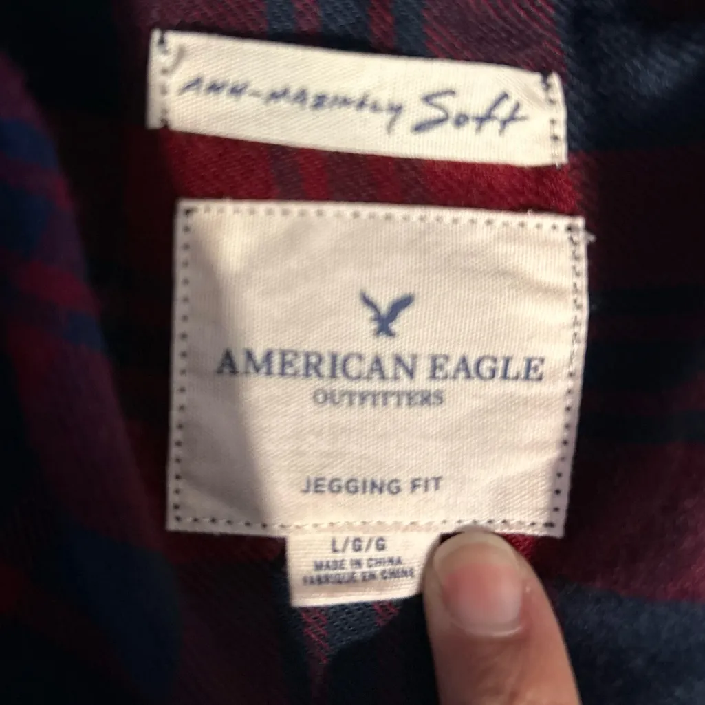 American Eagle Outfitters Large Red & Navy Plaid Button-Up - Image 5