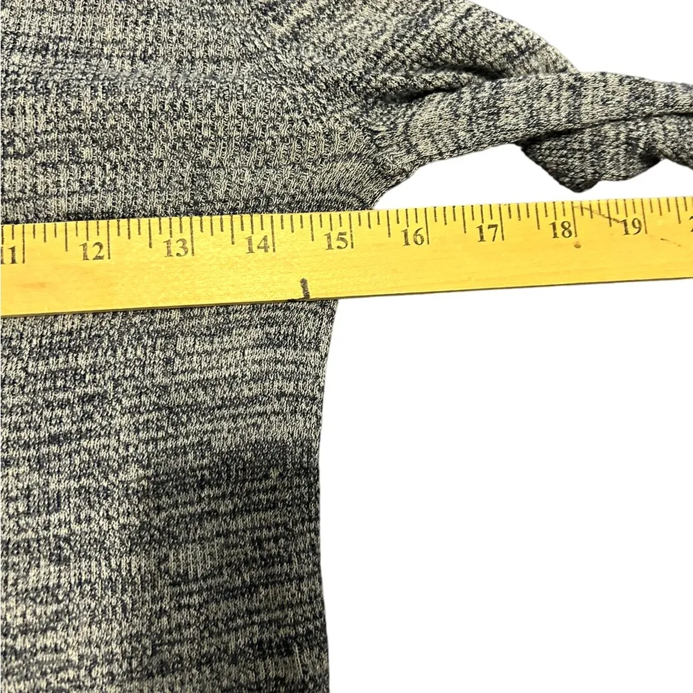 grey  Long Sleeves sweater size xs - Image 3