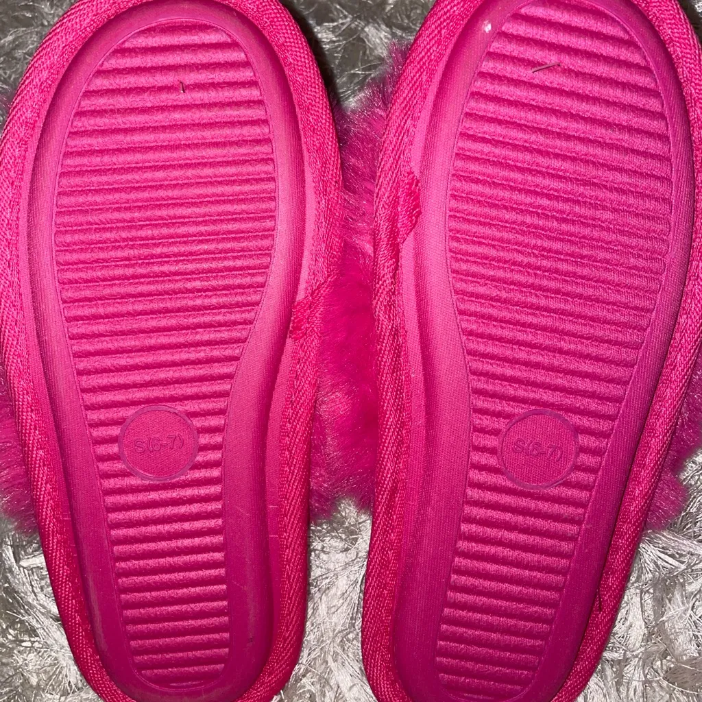 Fuzzy Pink Slides- Jessica Simpson - Image 3