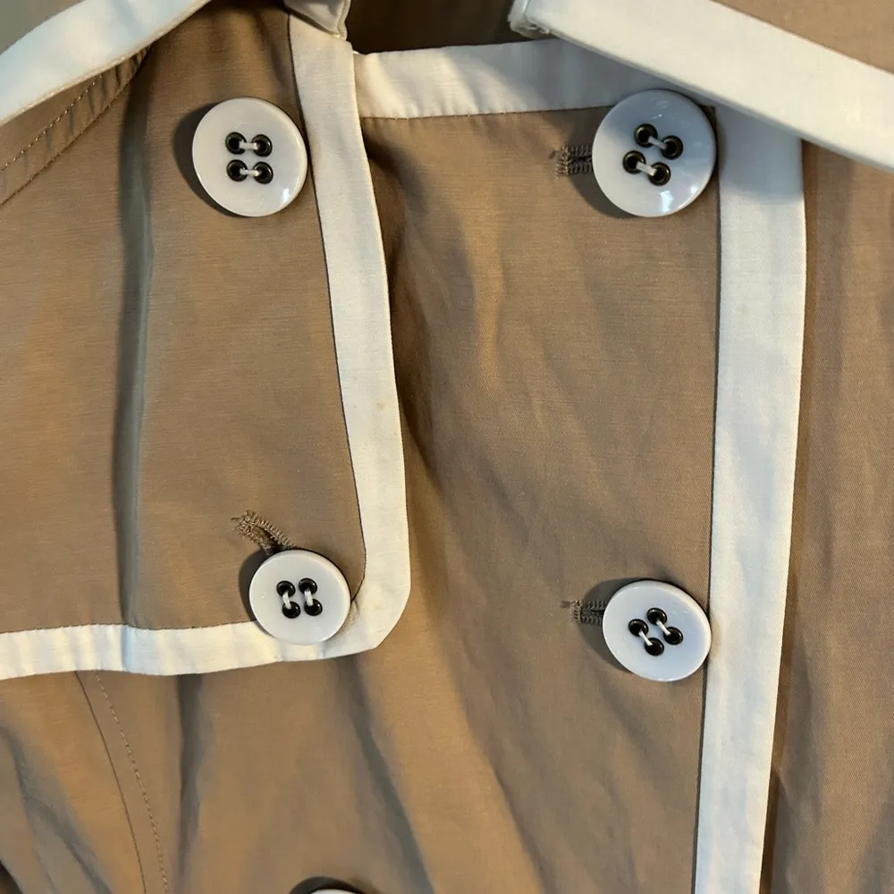 Guess Tan Trench Coat with White Trim | Size Small - Image 3