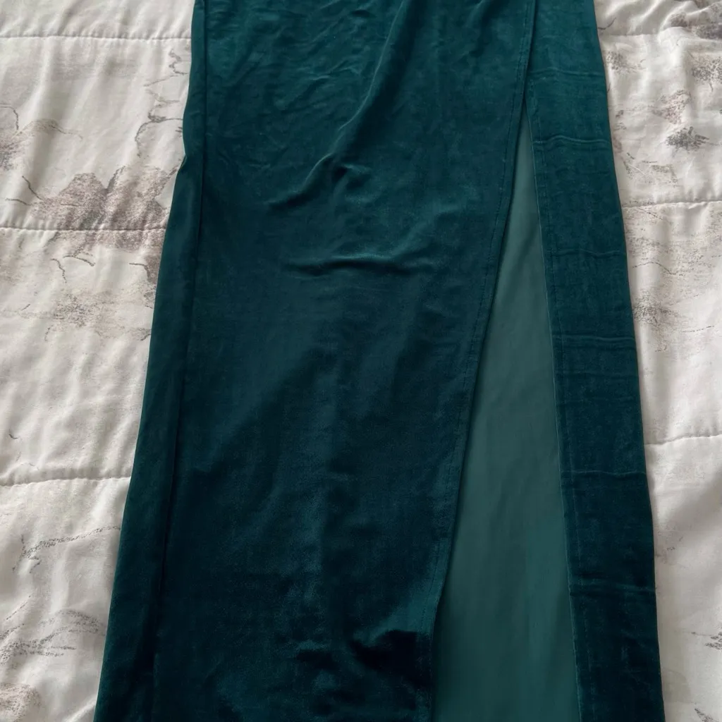 Michael Costello x Revolve dark green Asymmetrical Velvet maxi Dress, size S - Image 12