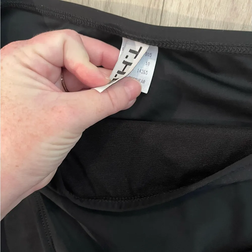 The black high waisted sz 10 nwot swim bottoms - Image 2