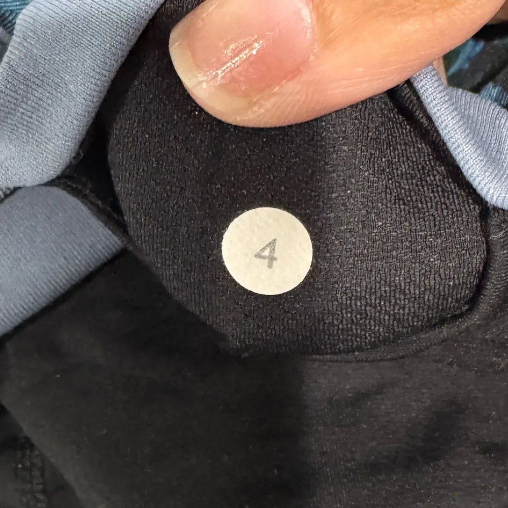 Lululemon Women's Leggings Running in the City Gym Exercise Training Sz 4 - Image 2