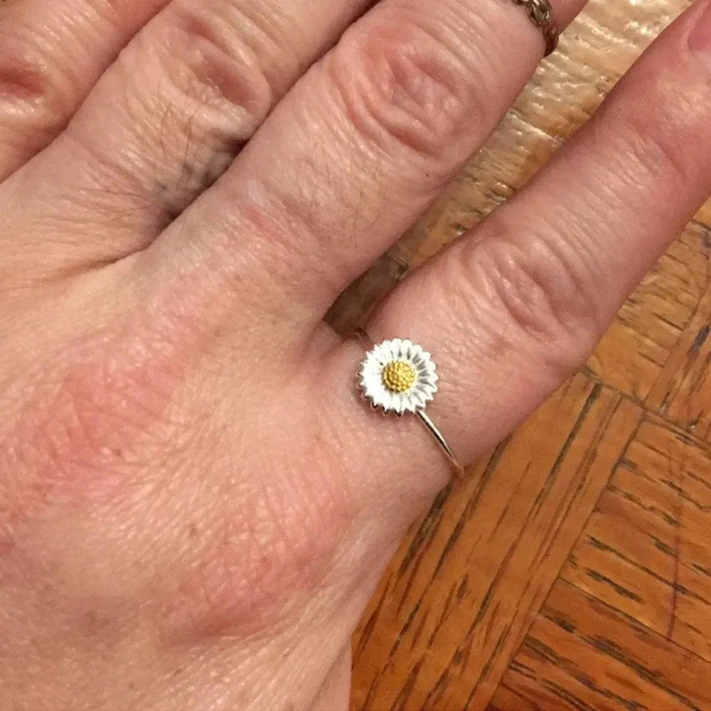 Beautiful Sterling Silver .925 Daisy Thin Ring SZ 8.75 - Image 2