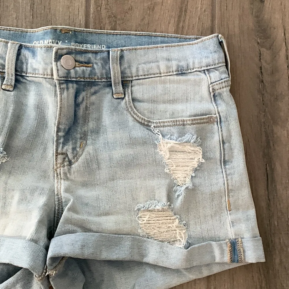 Old navy boyfriend shorts - Image 2