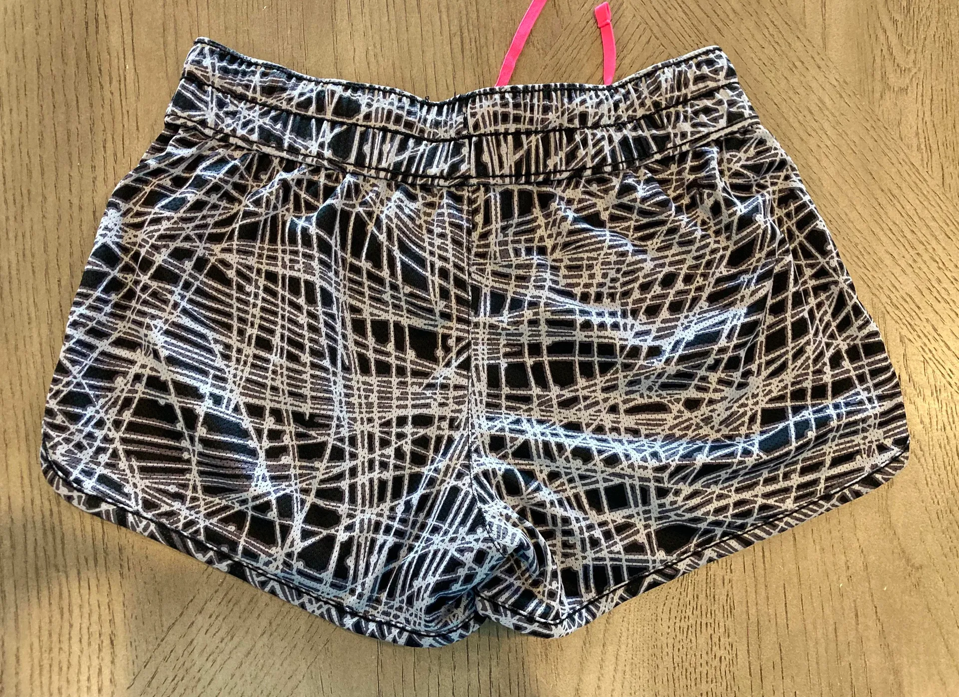 Like new  reversible athletic shorts - Image 2