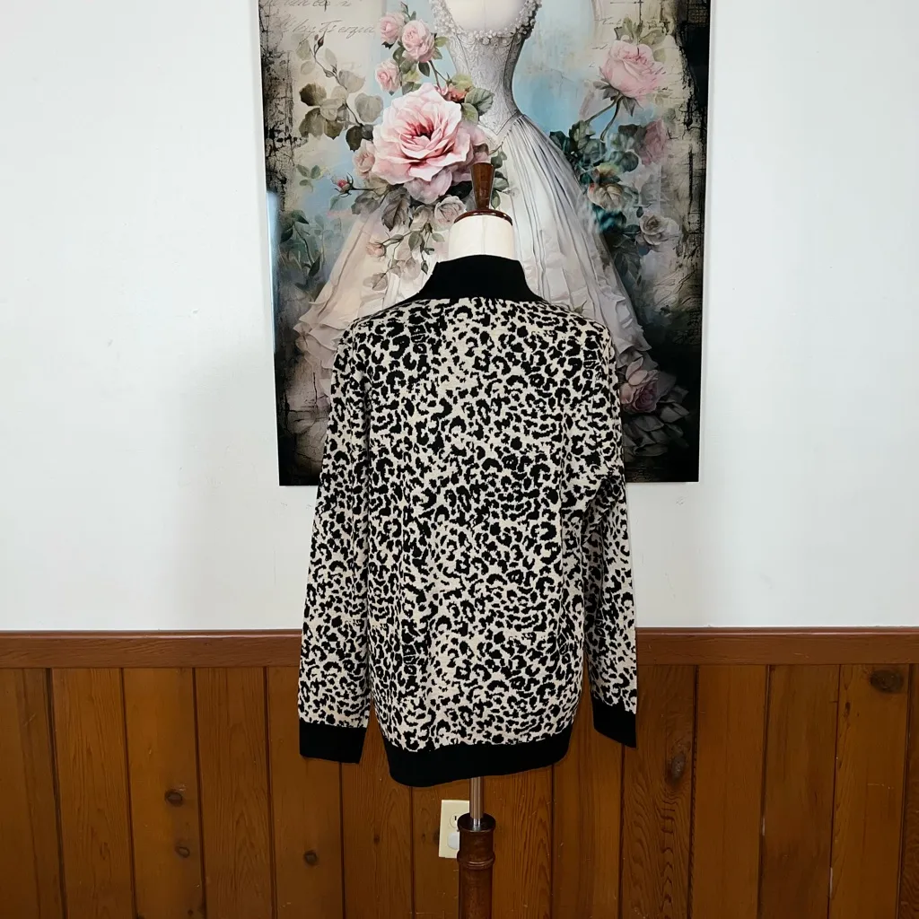 Super Cute Calvin Klein Leopard Print Sweater Mock Neck Sweater! - Image 5