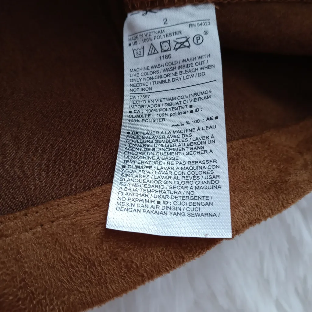 Old Navy Women's Mini Skirt Faux Suede Size 2 - Image 7