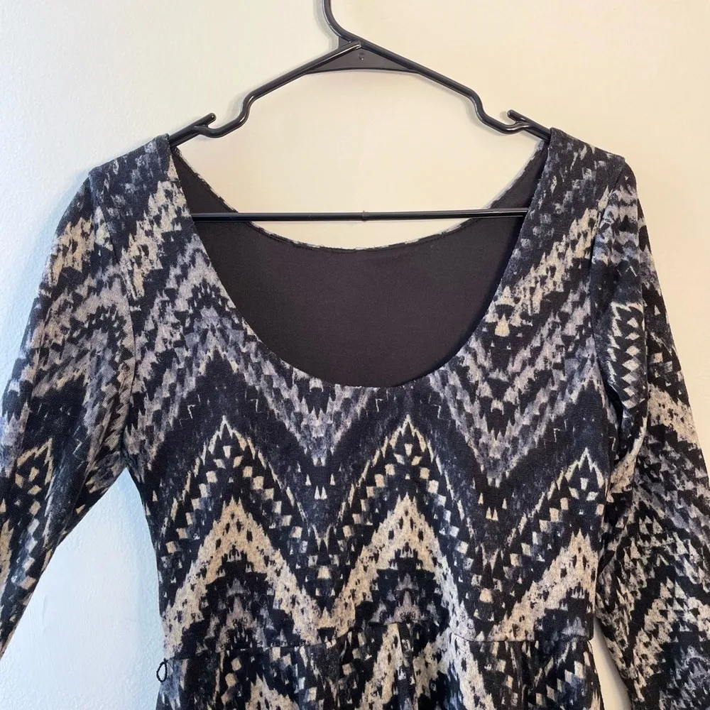 Lily Rise Geometric Arrow Low Cut 3/4 Sleeve Woman’s Dress Navy Blue White Midi - Image 5