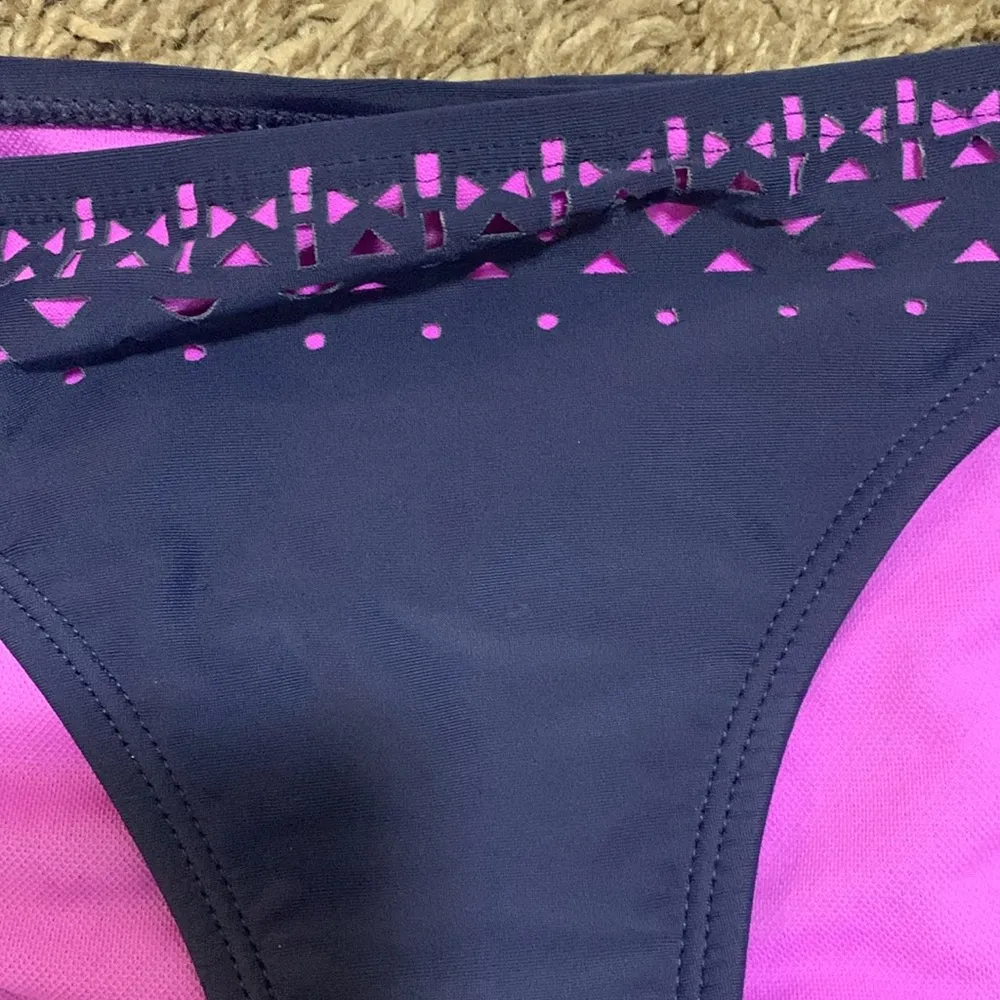 HOT WATER Laser Cut 2 piece woman bikini padded bra woman size M & L - Image 4