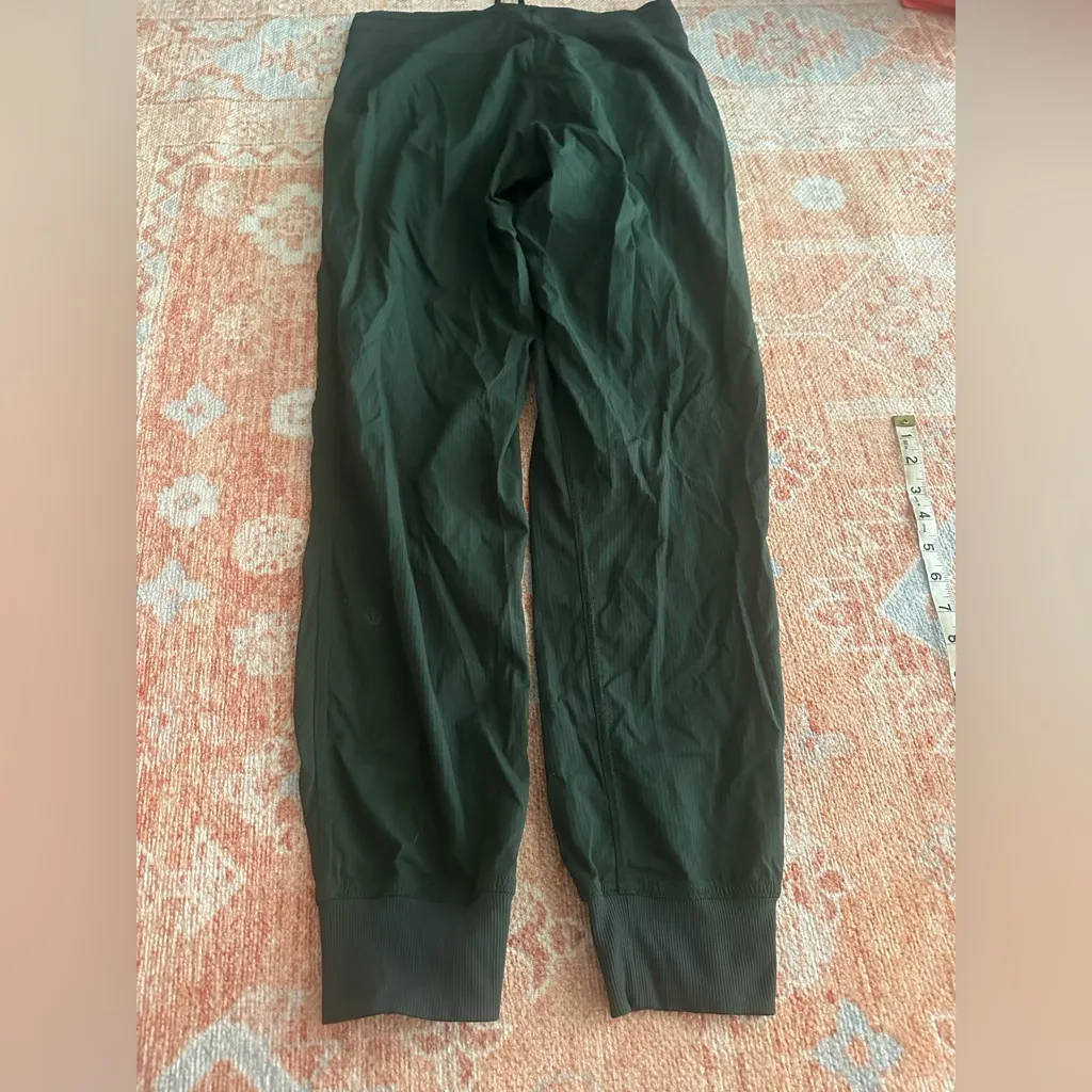 Lululemon mid rise dance studio jogger size 6 legacy green style W5ENMS like new - Image 4