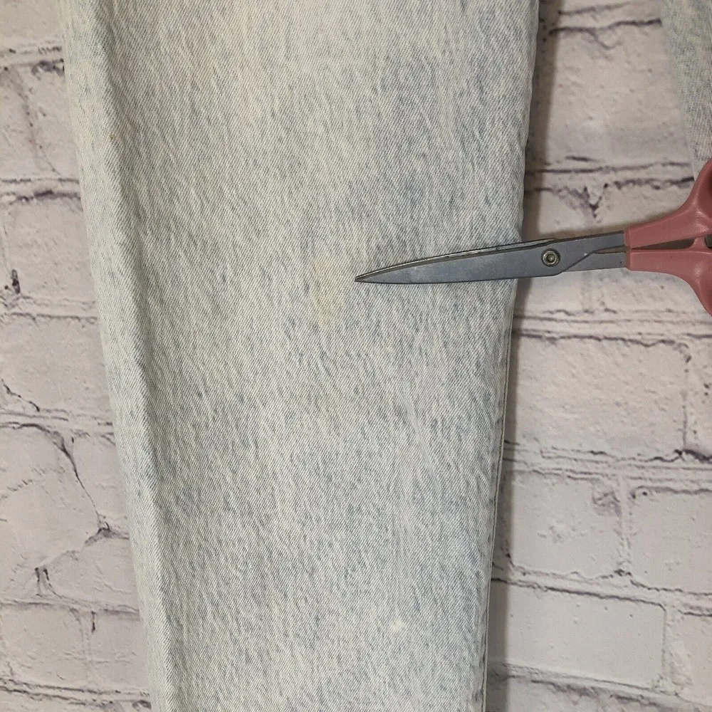 Universal Threads Universal Thread Vintage Straight Acid Light Wash Sz 6/28R Ankle Cropped Hi Rise - Image 2