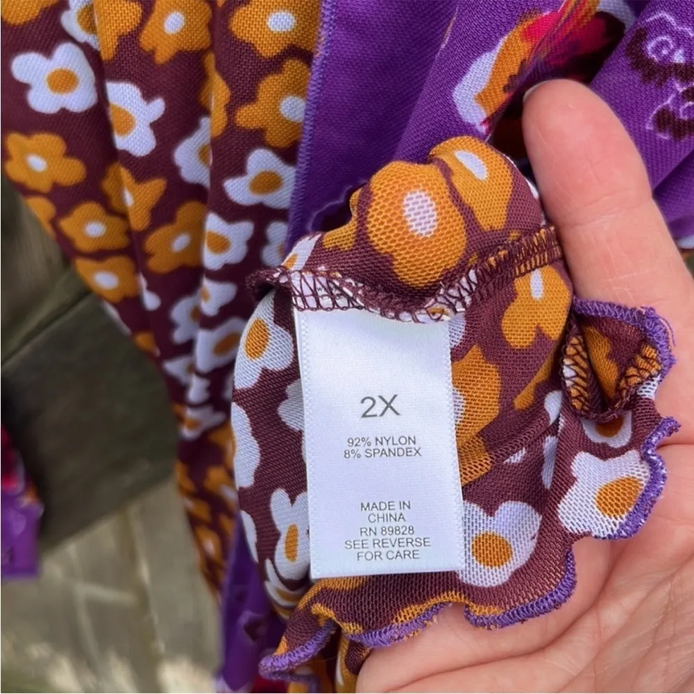 Like New LOGO Lori Goldstein Multi Floral Pattern Top Size 2X - Image 6