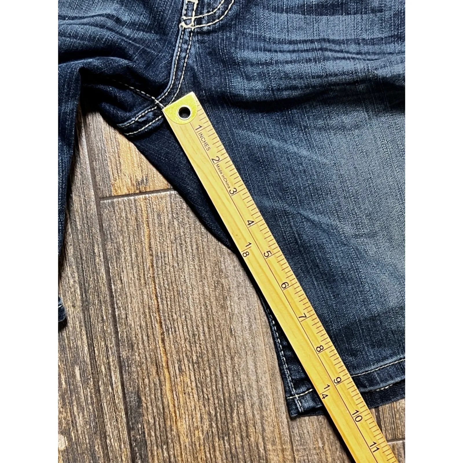 BKE Buckle Denim Starlite Women Bermuda Distressed Shorts Size 31 10"L Stretch - Image 8