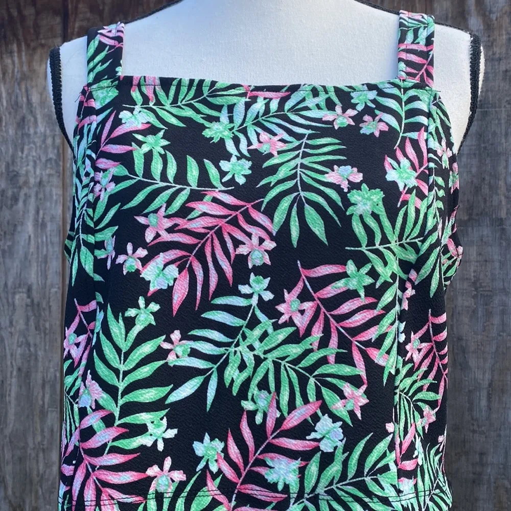 EUC  Juniors' Princess Seam Tank Top and Shorts, Smocking Tropical - Image 3